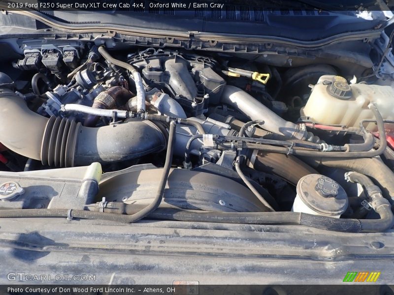 Oxford White / Earth Gray 2019 Ford F250 Super Duty XLT Crew Cab 4x4