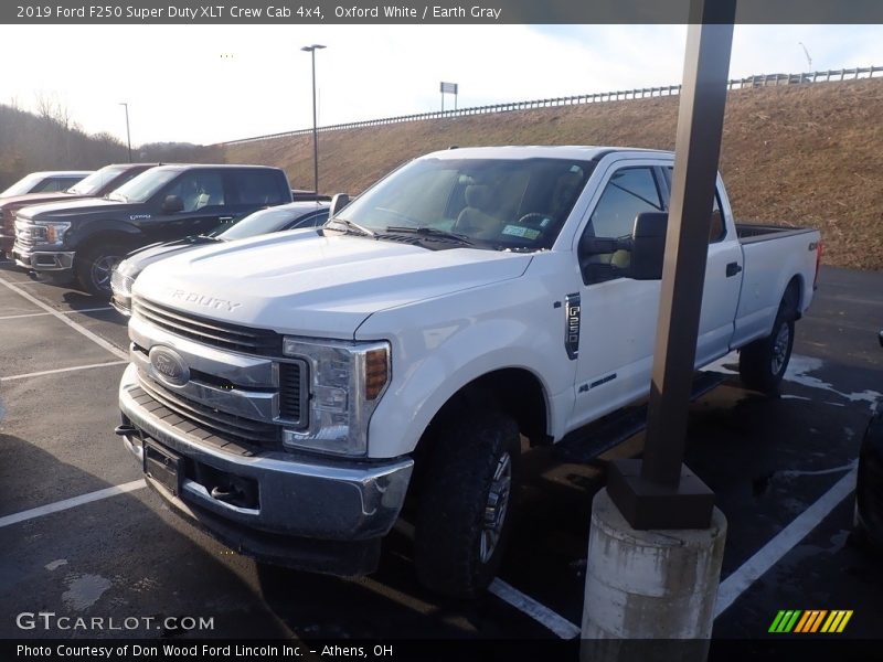 Oxford White / Earth Gray 2019 Ford F250 Super Duty XLT Crew Cab 4x4