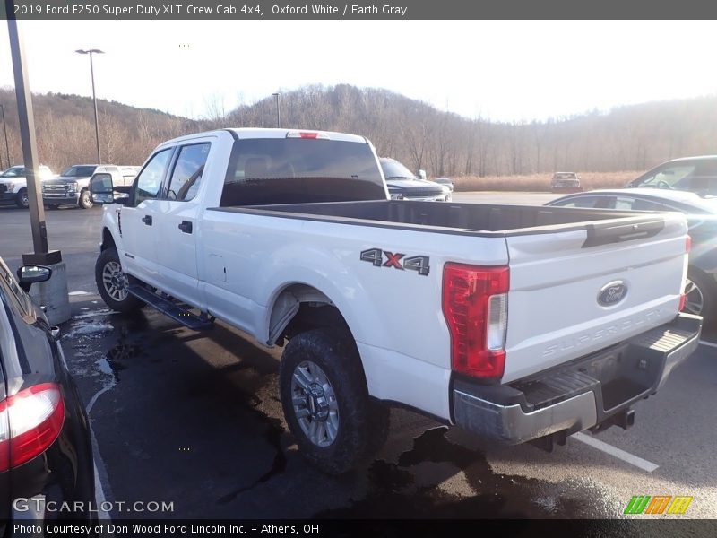 Oxford White / Earth Gray 2019 Ford F250 Super Duty XLT Crew Cab 4x4