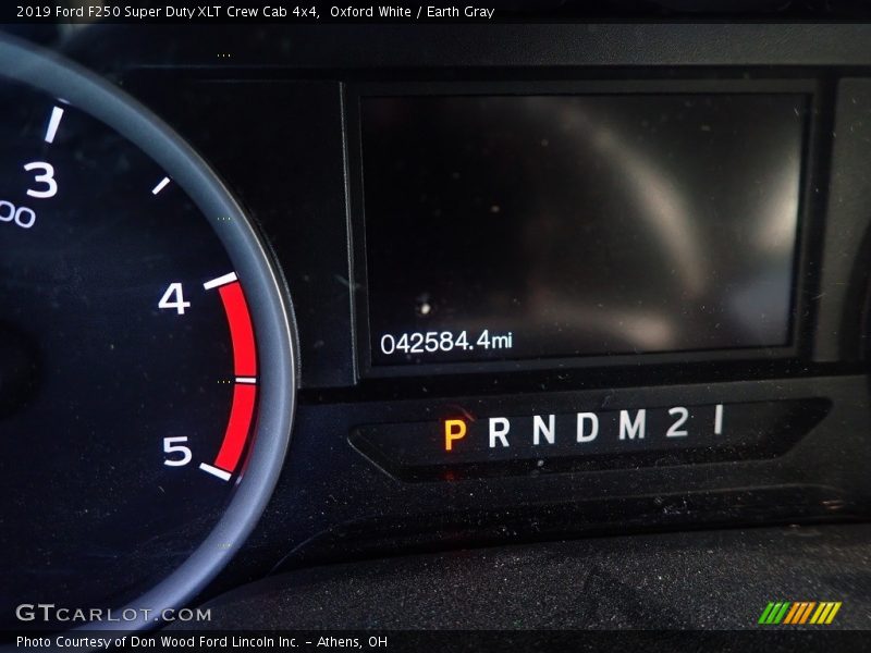 Oxford White / Earth Gray 2019 Ford F250 Super Duty XLT Crew Cab 4x4