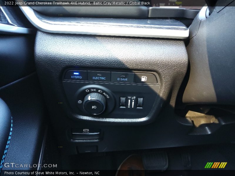 Controls of 2022 Grand Cherokee Trailhawk 4XE Hybrid