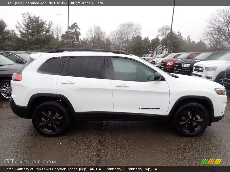 Bright White / Black 2023 Jeep Cherokee Altitude Lux 4x4