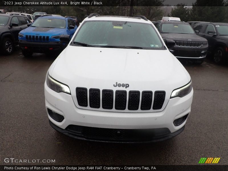 Bright White / Black 2023 Jeep Cherokee Altitude Lux 4x4