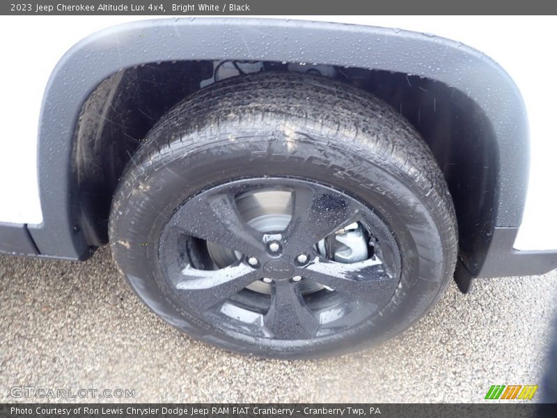 Bright White / Black 2023 Jeep Cherokee Altitude Lux 4x4