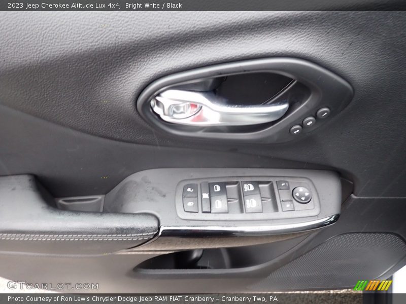 Bright White / Black 2023 Jeep Cherokee Altitude Lux 4x4