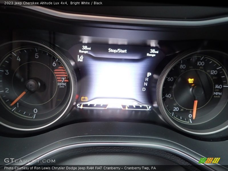 Bright White / Black 2023 Jeep Cherokee Altitude Lux 4x4