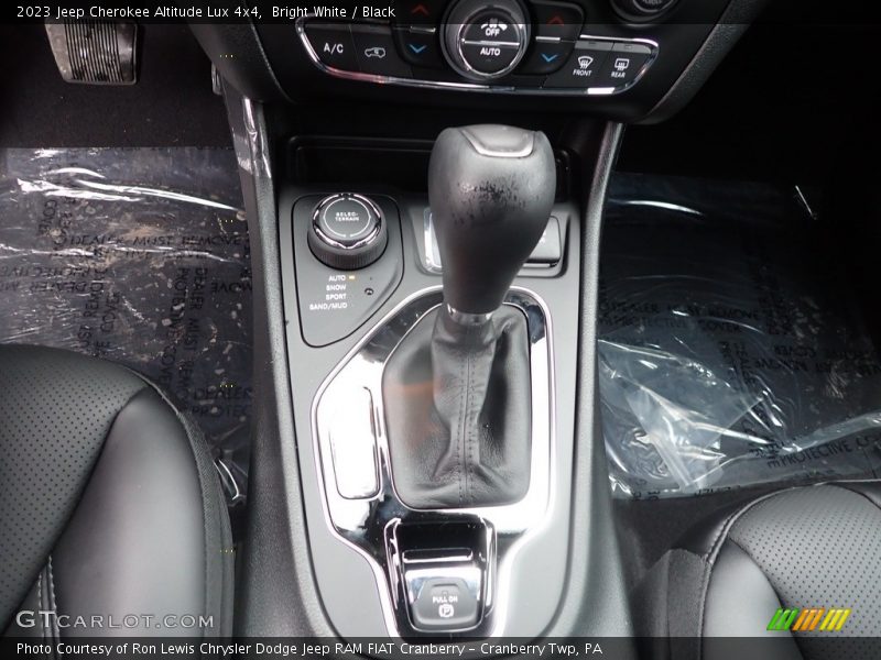 Bright White / Black 2023 Jeep Cherokee Altitude Lux 4x4