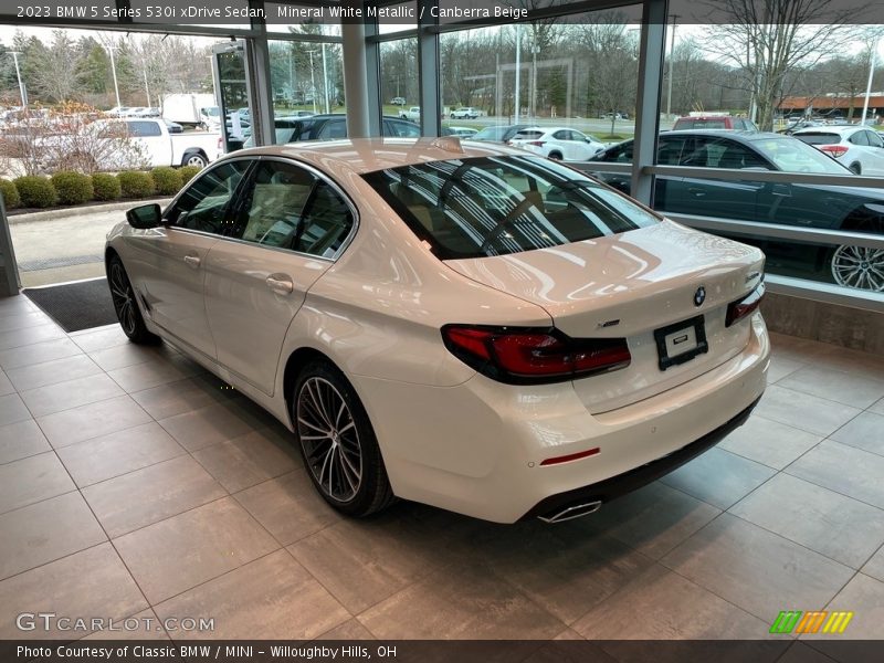 Mineral White Metallic / Canberra Beige 2023 BMW 5 Series 530i xDrive Sedan