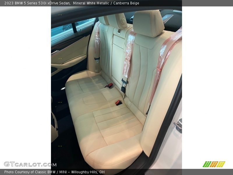 Mineral White Metallic / Canberra Beige 2023 BMW 5 Series 530i xDrive Sedan