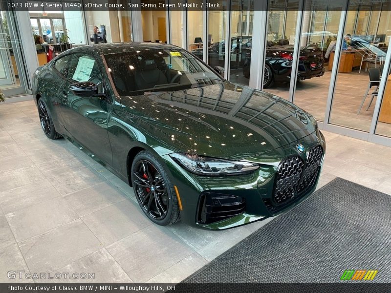 Front 3/4 View of 2023 4 Series M440i xDrive Coupe