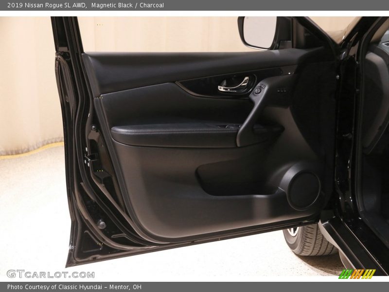 Magnetic Black / Charcoal 2019 Nissan Rogue SL AWD