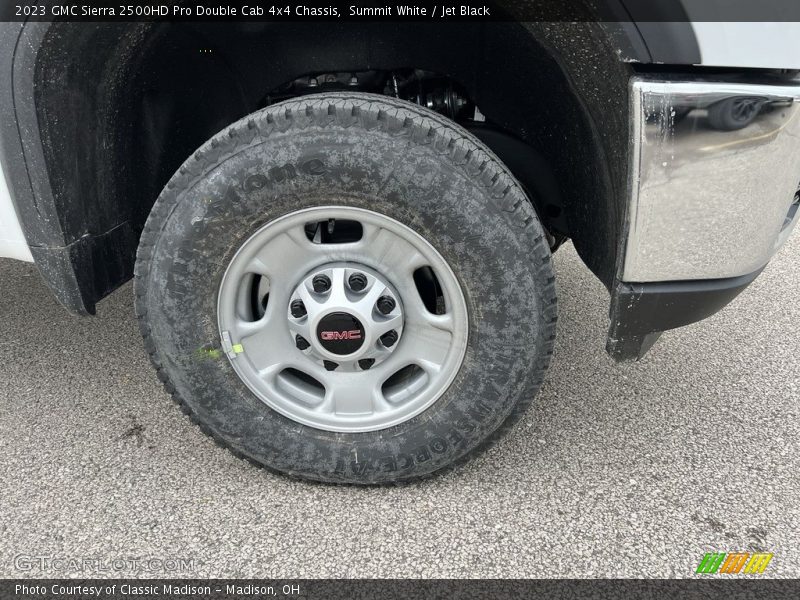 Summit White / Jet Black 2023 GMC Sierra 2500HD Pro Double Cab 4x4 Chassis