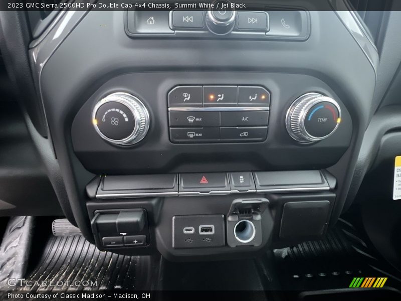 Summit White / Jet Black 2023 GMC Sierra 2500HD Pro Double Cab 4x4 Chassis