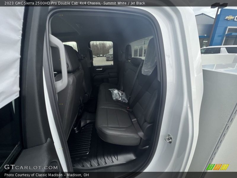Summit White / Jet Black 2023 GMC Sierra 2500HD Pro Double Cab 4x4 Chassis