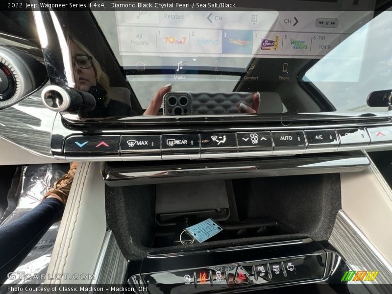 Diamond Black Crystal Pearl / Sea Salt/Black 2022 Jeep Wagoneer Series II 4x4