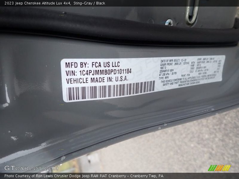 Sting-Gray / Black 2023 Jeep Cherokee Altitude Lux 4x4