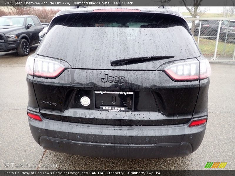 Diamond Black Crystal Pearl / Black 2023 Jeep Cherokee Altitude Lux 4x4
