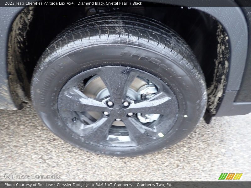 Diamond Black Crystal Pearl / Black 2023 Jeep Cherokee Altitude Lux 4x4