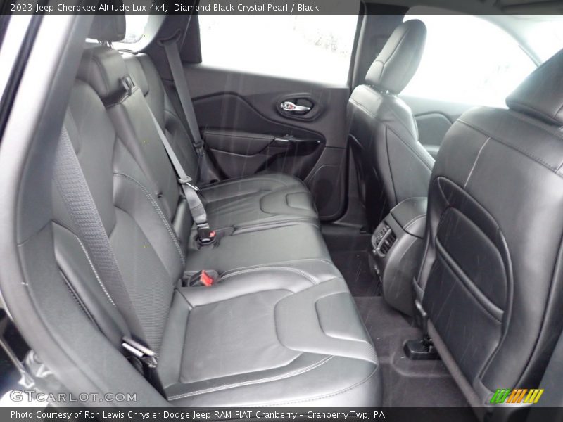 Diamond Black Crystal Pearl / Black 2023 Jeep Cherokee Altitude Lux 4x4