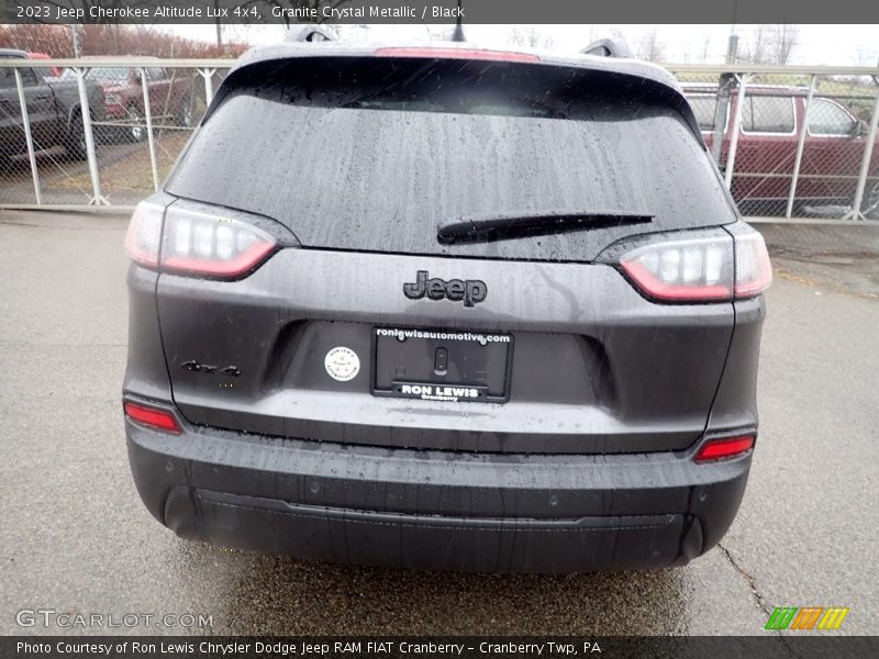 Granite Crystal Metallic / Black 2023 Jeep Cherokee Altitude Lux 4x4