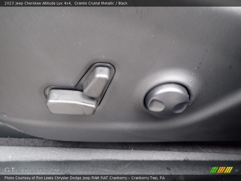 Granite Crystal Metallic / Black 2023 Jeep Cherokee Altitude Lux 4x4