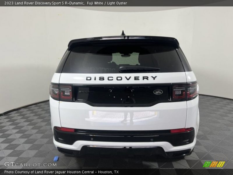 Fuji White / Light Oyster 2023 Land Rover Discovery Sport S R-Dynamic