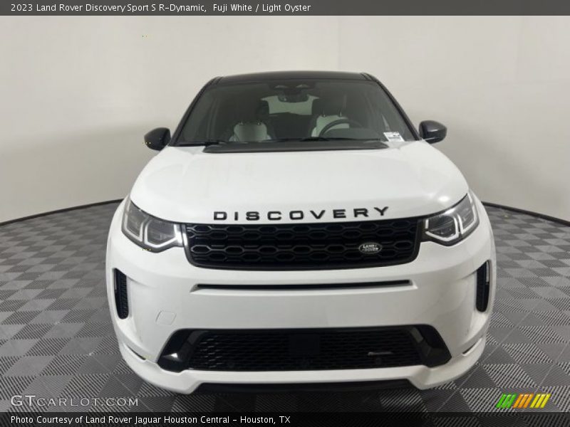 Fuji White / Light Oyster 2023 Land Rover Discovery Sport S R-Dynamic