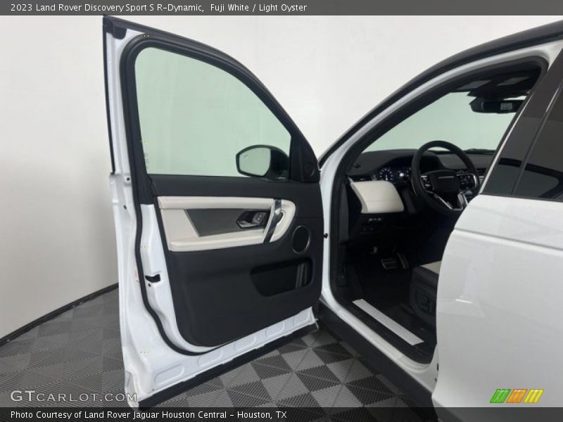Fuji White / Light Oyster 2023 Land Rover Discovery Sport S R-Dynamic