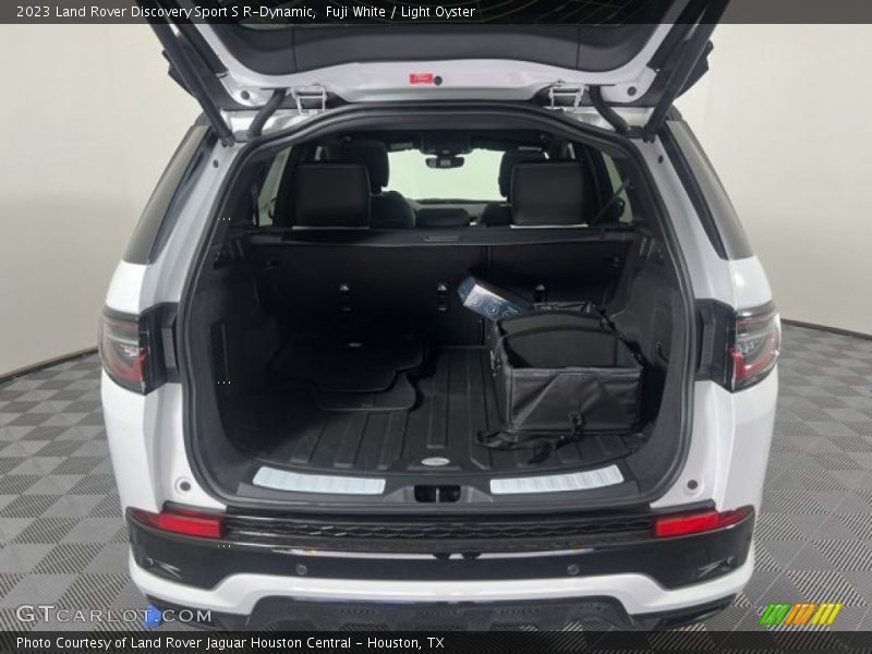  2023 Discovery Sport S R-Dynamic Trunk