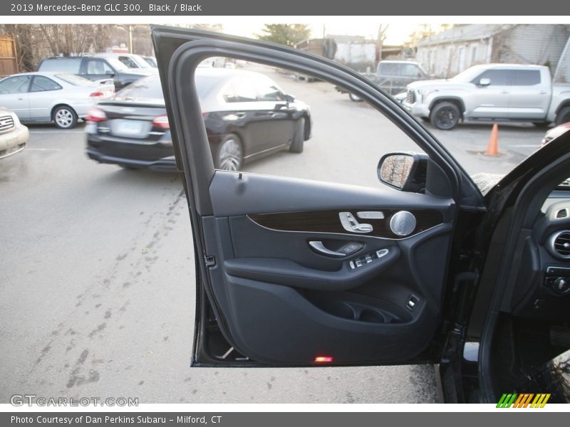 Black / Black 2019 Mercedes-Benz GLC 300