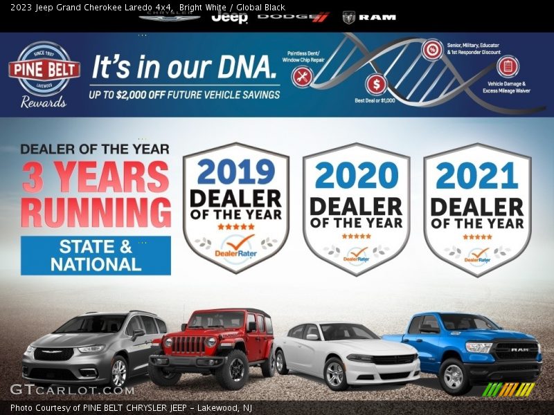 Bright White / Global Black 2023 Jeep Grand Cherokee Laredo 4x4