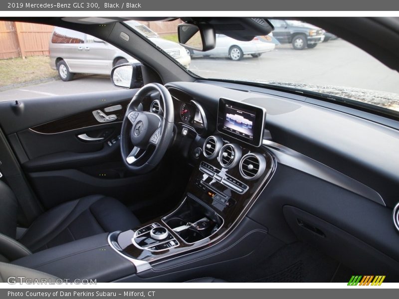 Black / Black 2019 Mercedes-Benz GLC 300