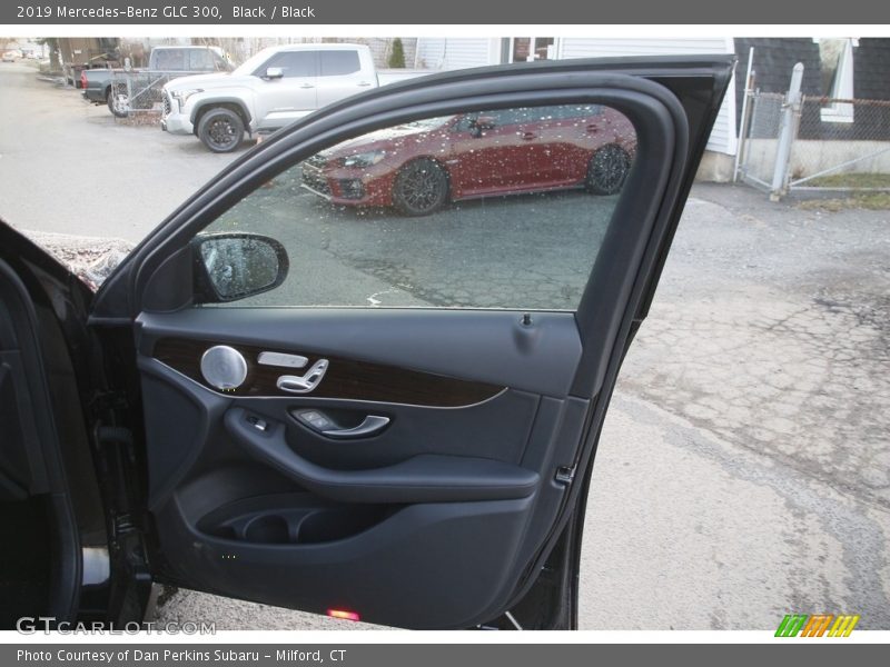 Black / Black 2019 Mercedes-Benz GLC 300