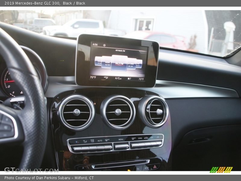 Black / Black 2019 Mercedes-Benz GLC 300