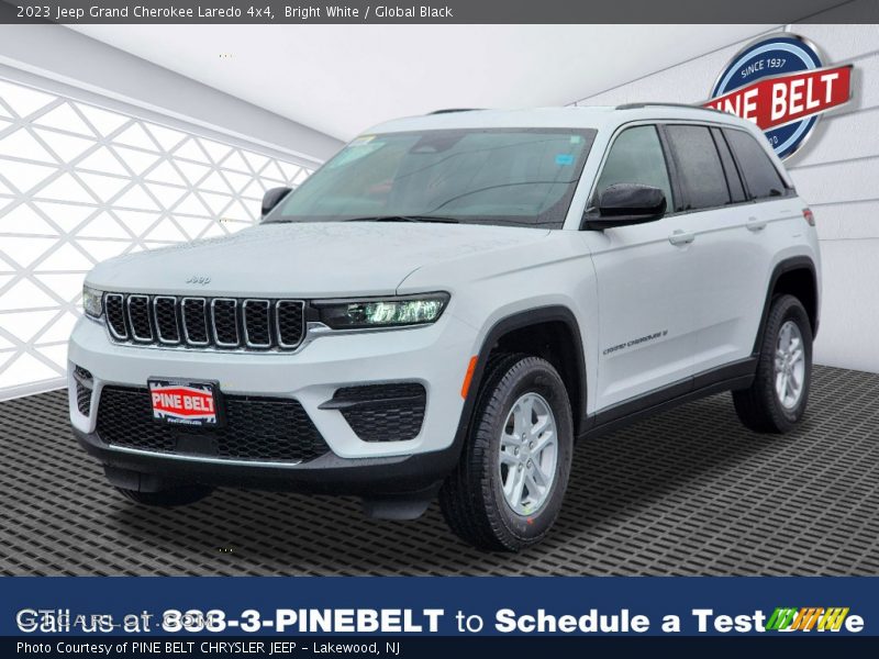 Bright White / Global Black 2023 Jeep Grand Cherokee Laredo 4x4