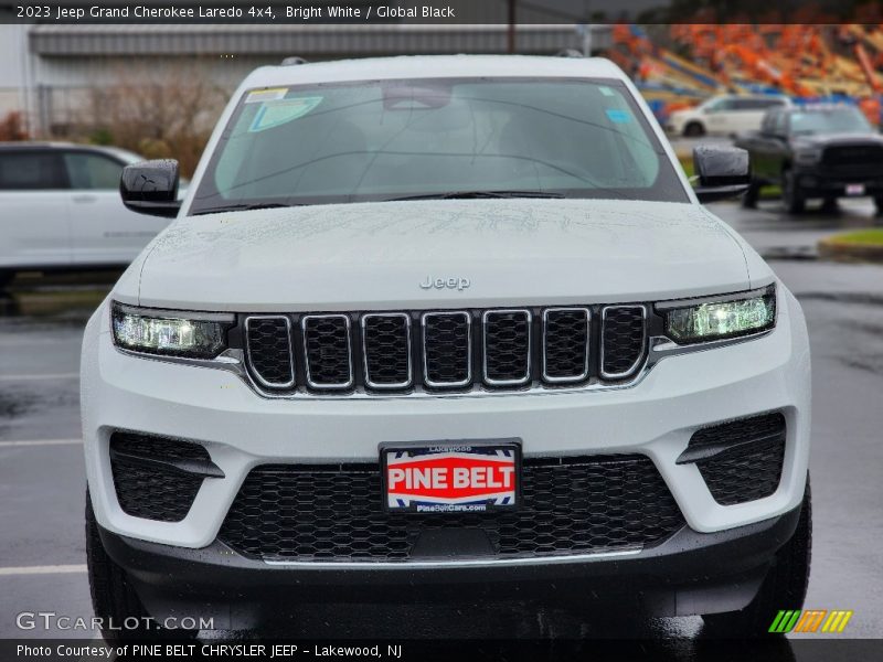 Bright White / Global Black 2023 Jeep Grand Cherokee Laredo 4x4