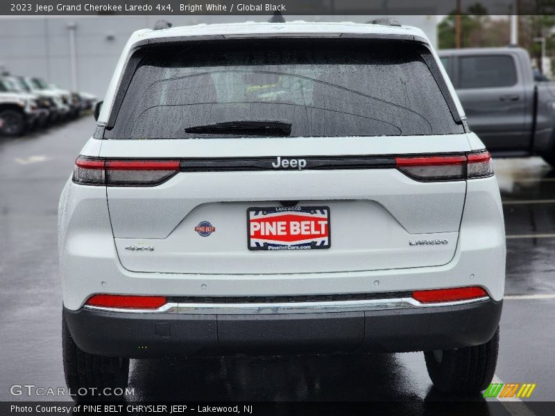 Bright White / Global Black 2023 Jeep Grand Cherokee Laredo 4x4