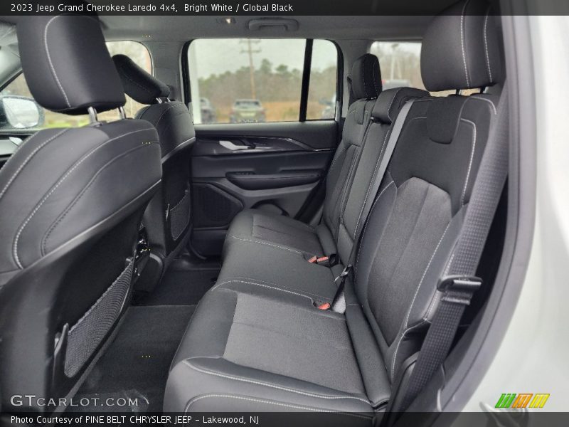 Bright White / Global Black 2023 Jeep Grand Cherokee Laredo 4x4