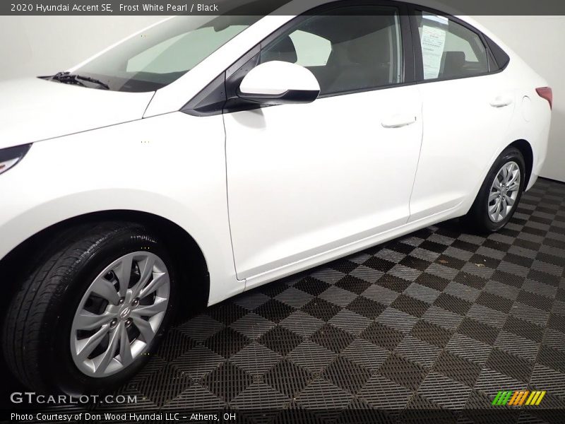 Frost White Pearl / Black 2020 Hyundai Accent SE