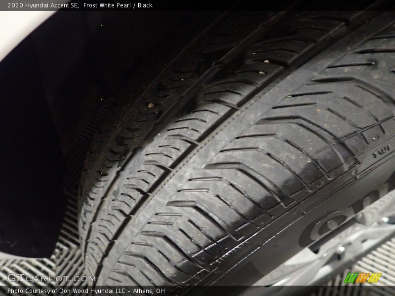 Frost White Pearl / Black 2020 Hyundai Accent SE
