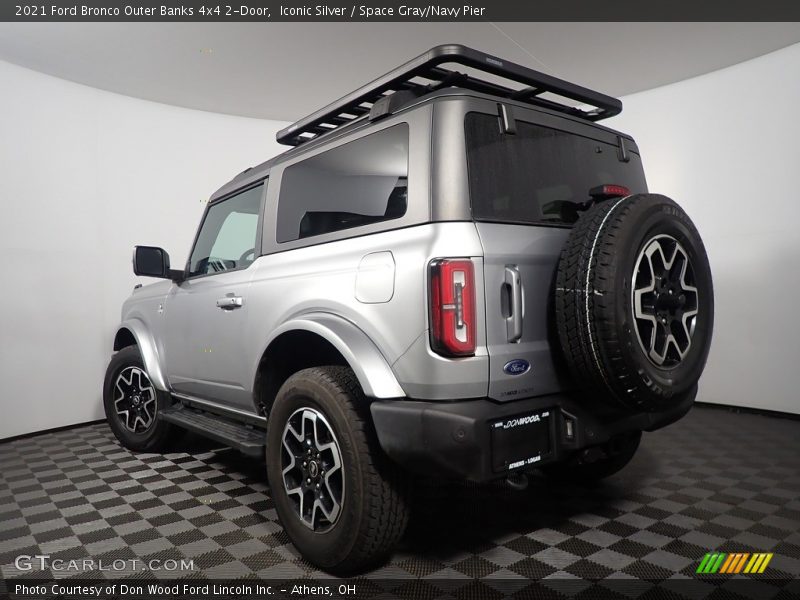 Iconic Silver / Space Gray/Navy Pier 2021 Ford Bronco Outer Banks 4x4 2-Door