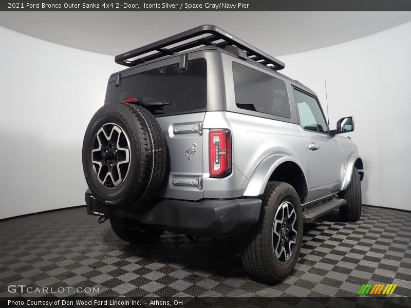 Iconic Silver / Space Gray/Navy Pier 2021 Ford Bronco Outer Banks 4x4 2-Door