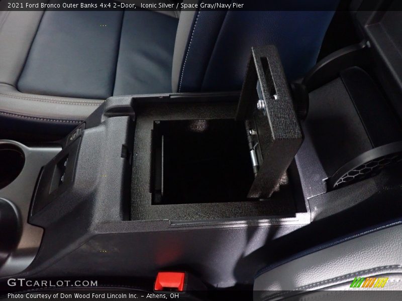 Iconic Silver / Space Gray/Navy Pier 2021 Ford Bronco Outer Banks 4x4 2-Door