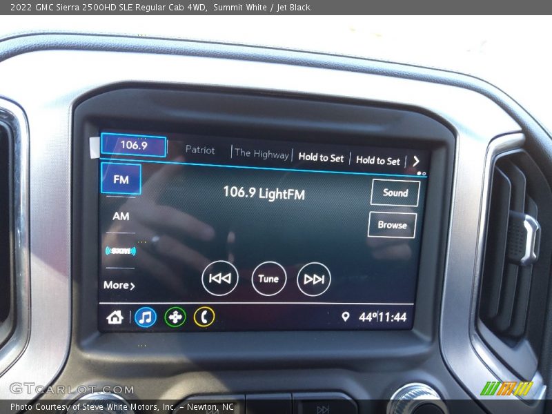 Controls of 2022 Sierra 2500HD SLE Regular Cab 4WD