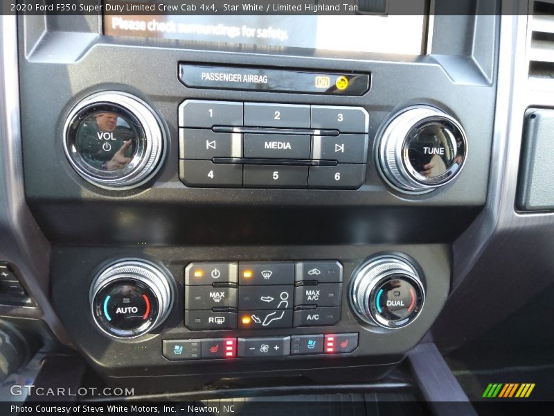 Controls of 2020 F350 Super Duty Limited Crew Cab 4x4