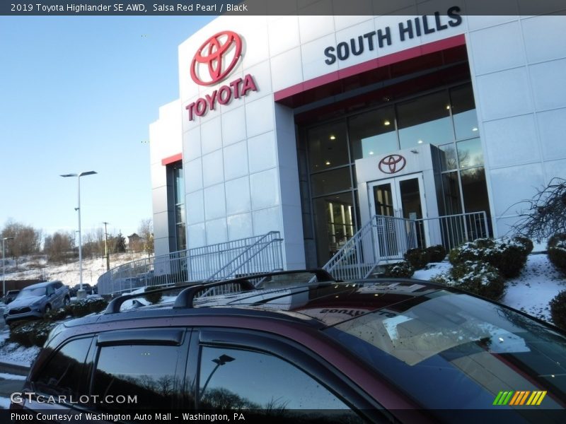 Salsa Red Pearl / Black 2019 Toyota Highlander SE AWD