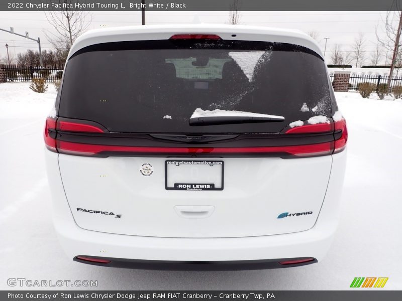 Bright White / Black 2022 Chrysler Pacifica Hybrid Touring L