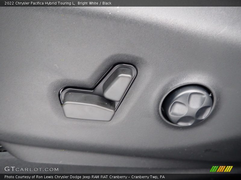 Bright White / Black 2022 Chrysler Pacifica Hybrid Touring L