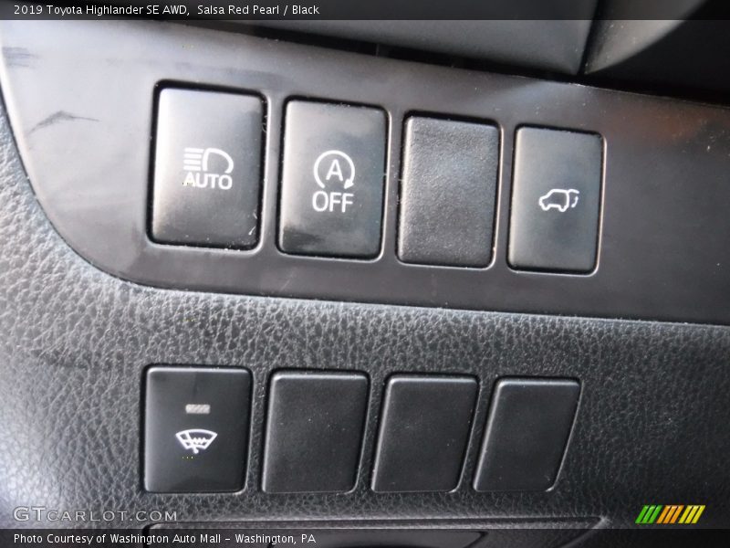 Salsa Red Pearl / Black 2019 Toyota Highlander SE AWD