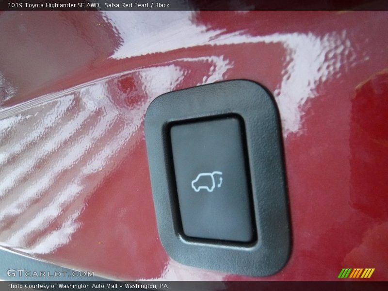 Salsa Red Pearl / Black 2019 Toyota Highlander SE AWD